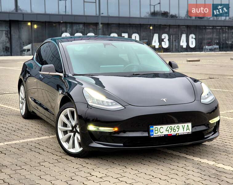 Tesla Model 3 (2018)