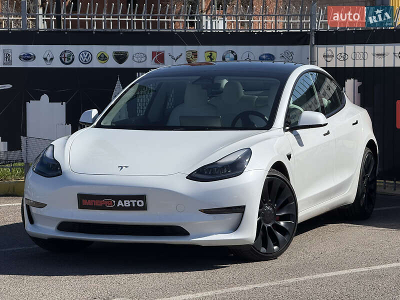 Tesla Model 3 (2022)