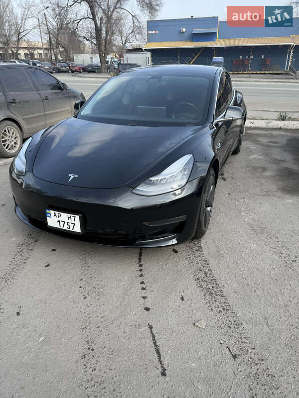 Tesla Model 3 (2019)