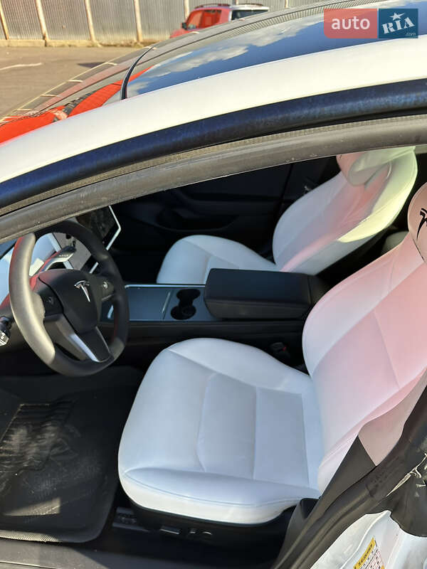 Tesla Model 3 (2021)