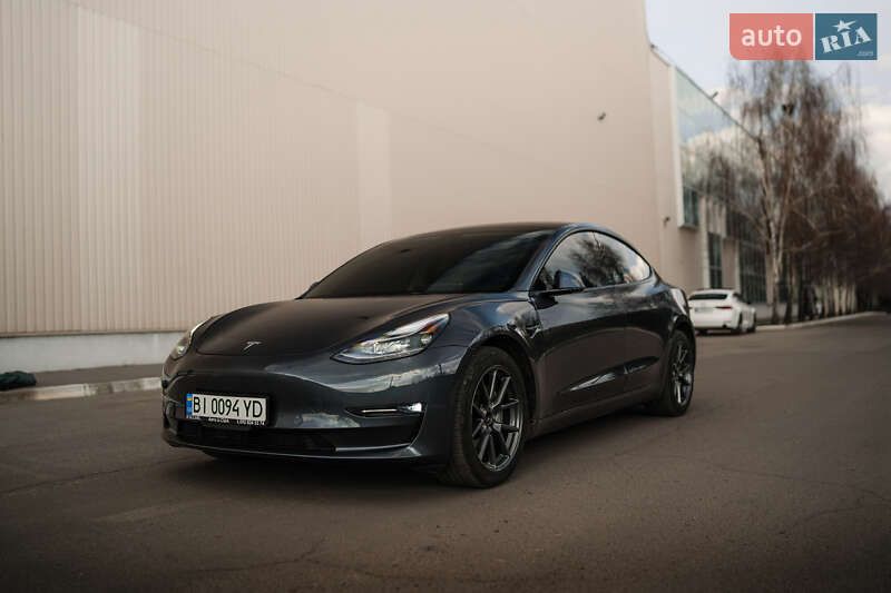 Tesla Model 3 (2023)