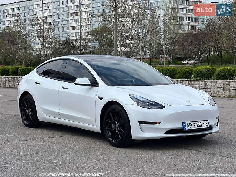 Tesla Model 3 (2021)