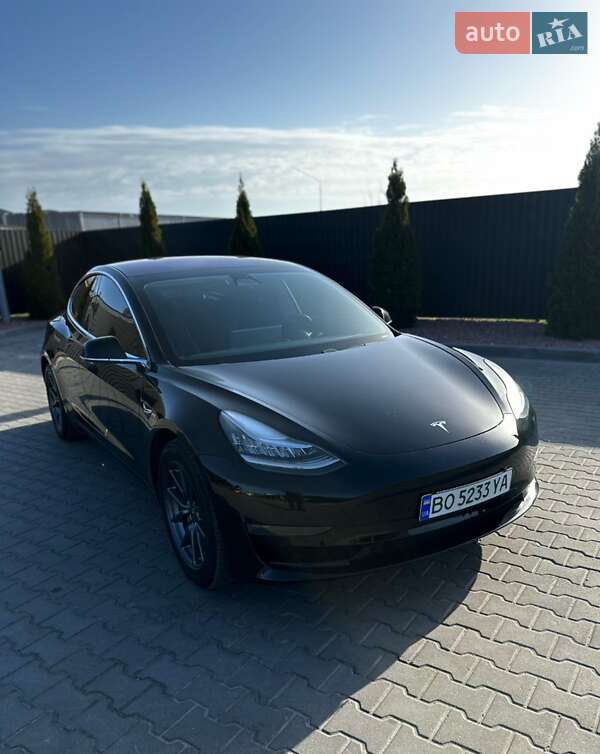 Tesla Model 3 (2019)