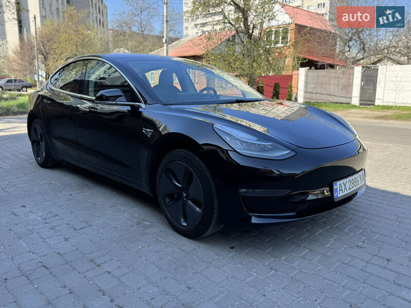 Tesla Model 3 (2018)