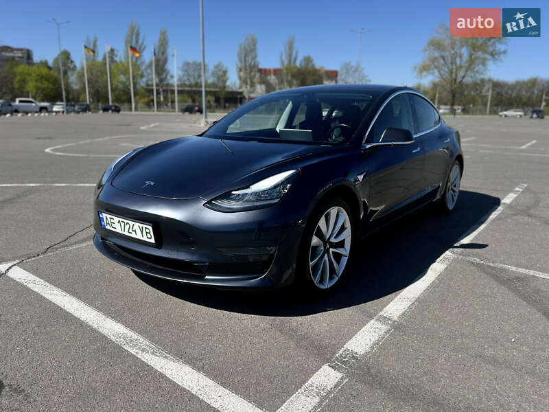Tesla Model 3 (2018)
