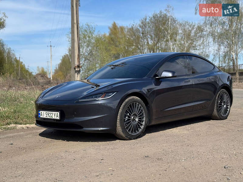 Tesla Model 3 (2024)