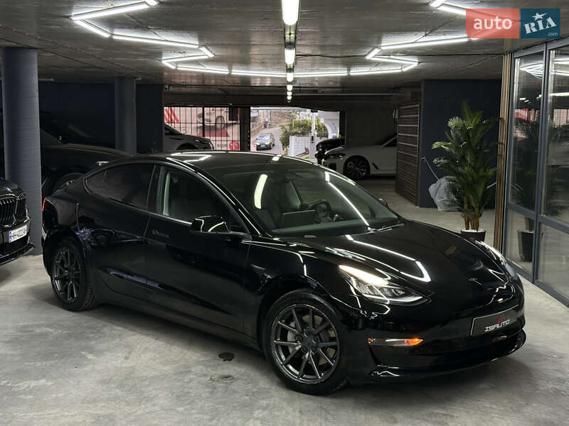 Tesla Model 3 (2018)