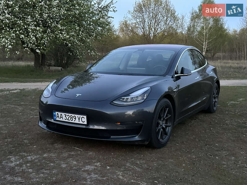 Tesla Model 3 (2018)