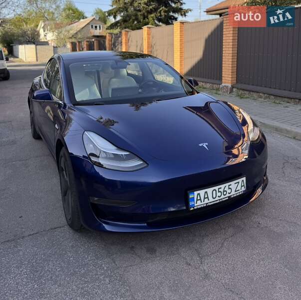 Tesla Model 3 (2019)