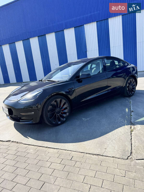 Tesla Model 3 (2023)