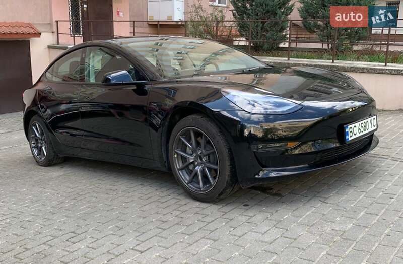 Tesla Model 3 (2022)