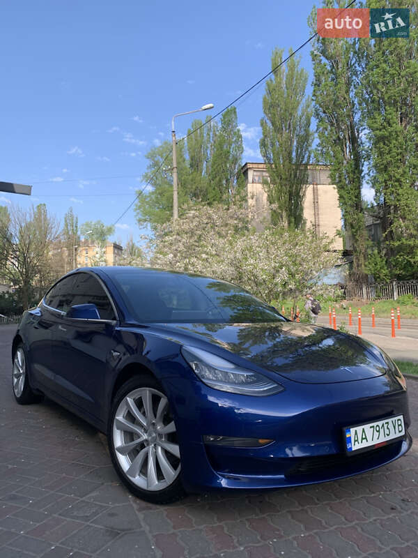 Tesla Model 3 (2019)
