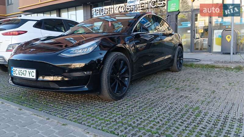 Tesla Model 3 (2019)