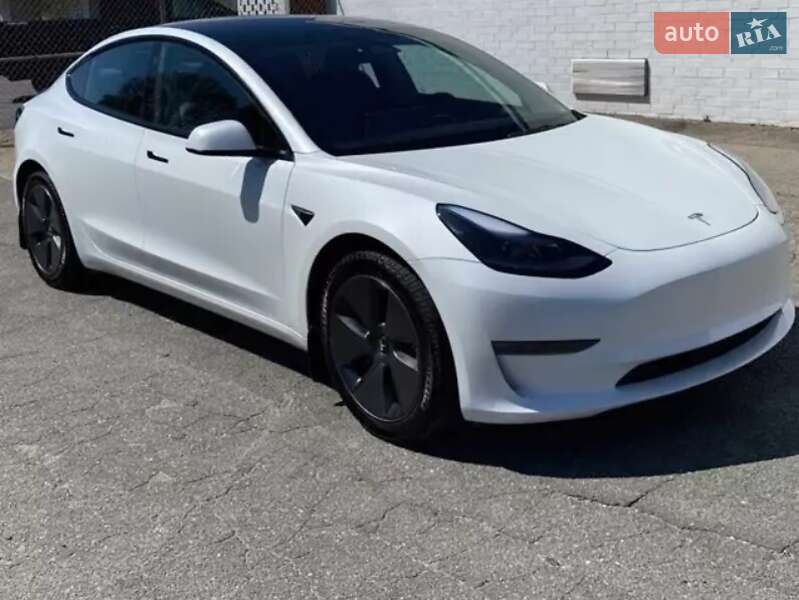 Tesla Model 3 (2023)