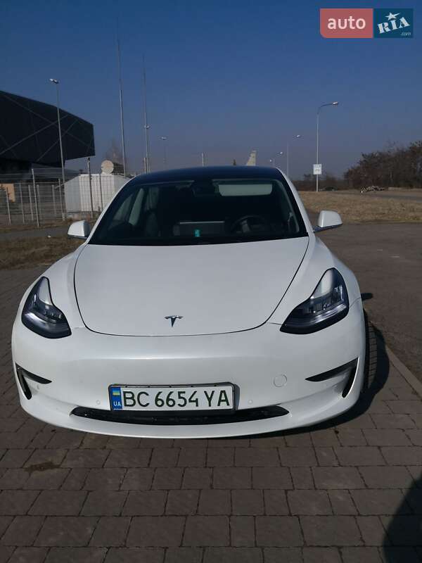 Tesla Model 3 (2019)