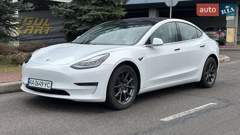 Tesla Model 3 (2018)