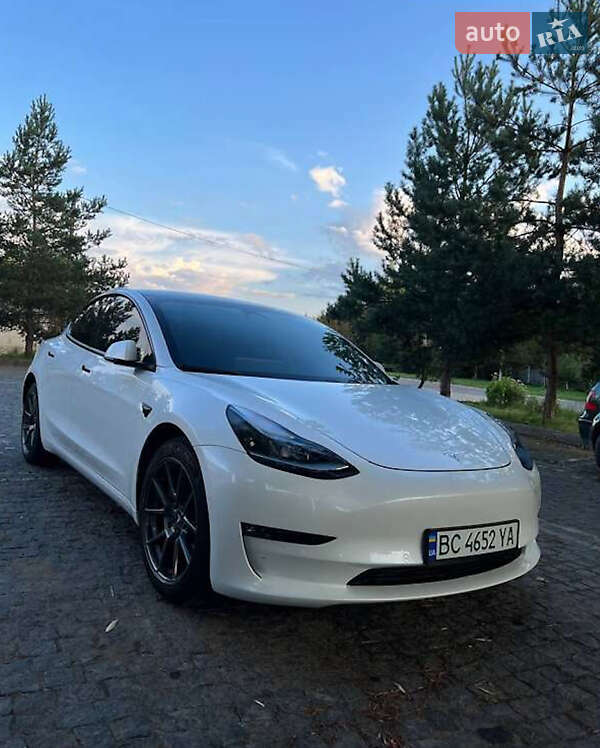 Tesla Model 3 (2021)