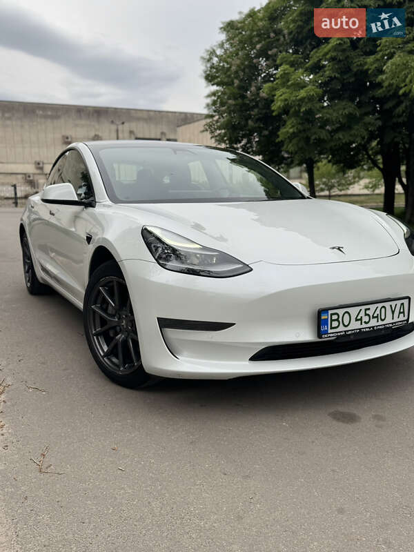 Tesla Model 3 (2021)