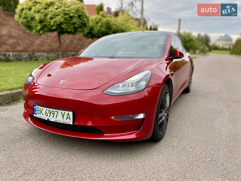 Tesla Model 3 (2021)