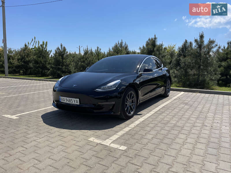 Tesla Model 3 (2018)