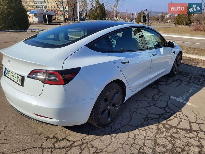 Tesla Model 3 (2023)
