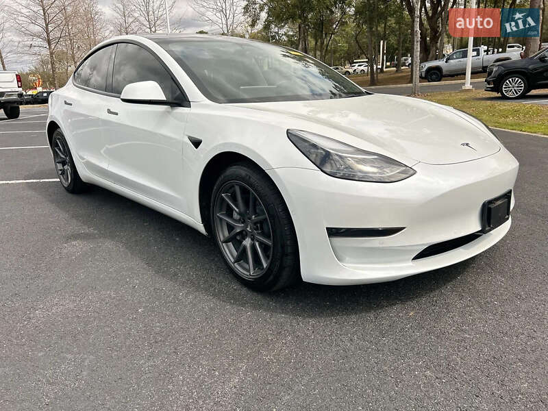 Tesla Model 3 (2021)