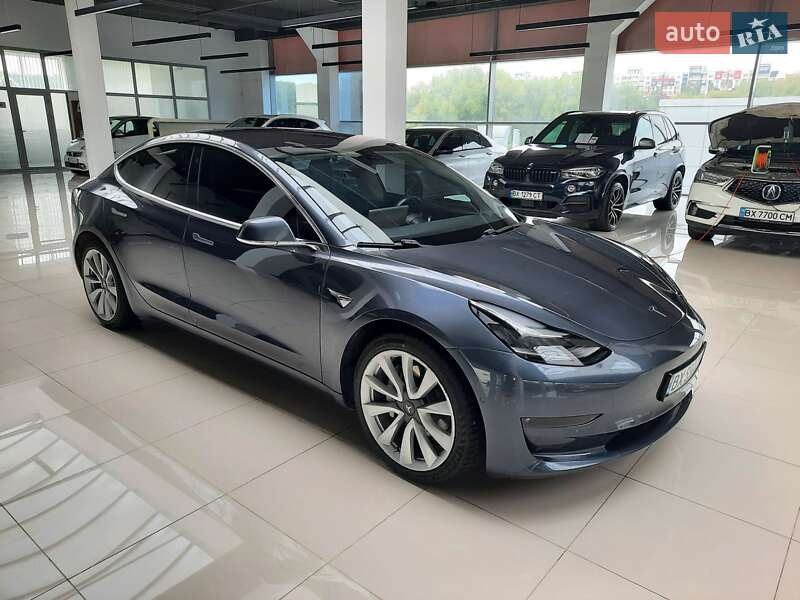 Tesla Model 3 (2018)