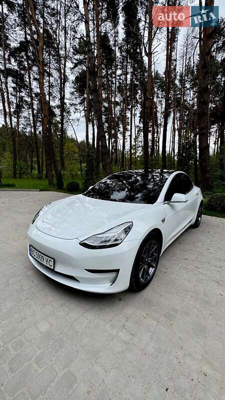 Tesla Model 3 (2018)