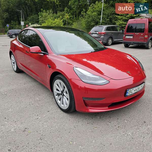 Tesla Model 3 (2023)