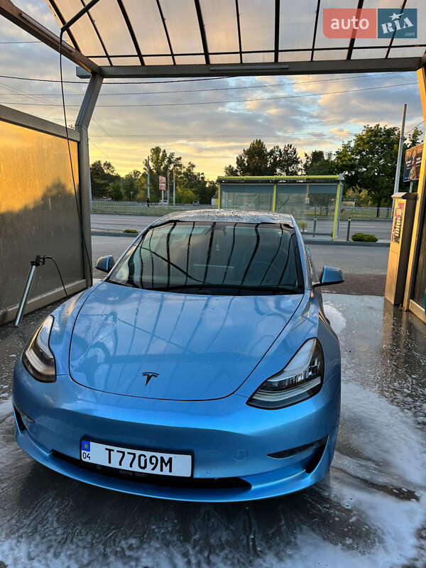 Tesla Model 3 (2020)