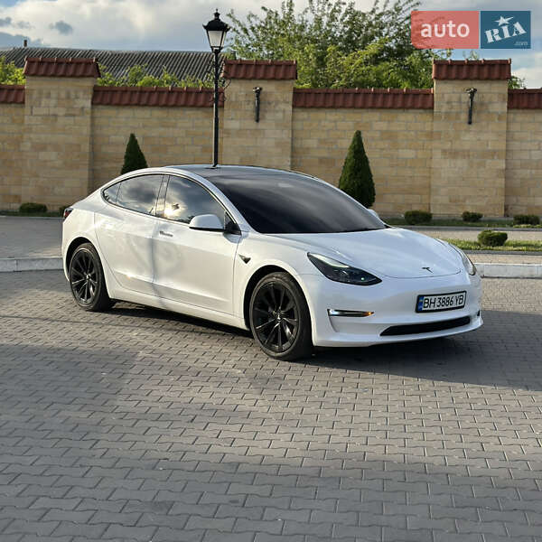 Tesla Model 3 (2022)