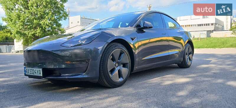 Tesla Model 3 (2022)