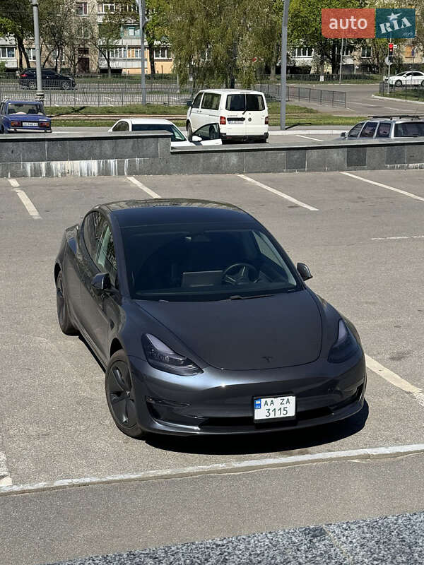 Tesla Model 3 (2019)