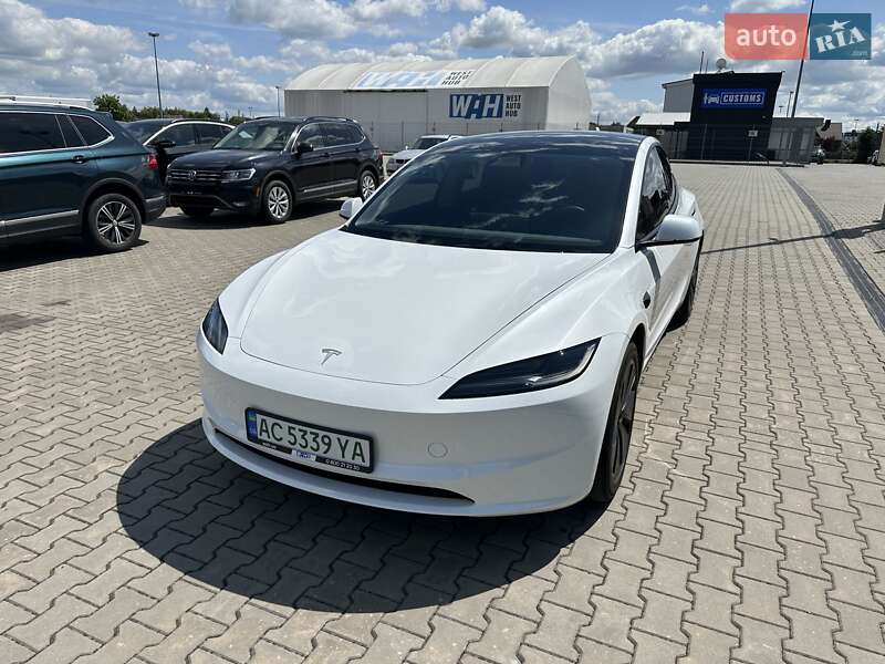 Tesla Model 3 (2024)
