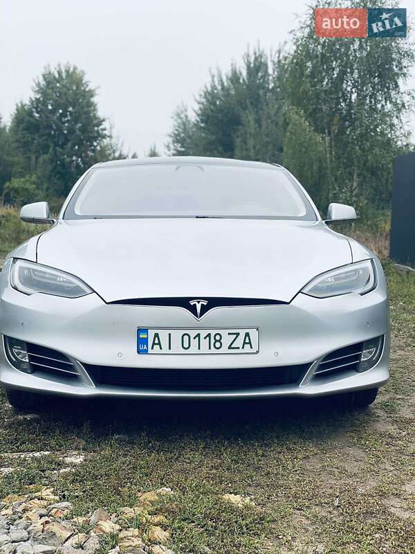 Tesla Model s (2017)