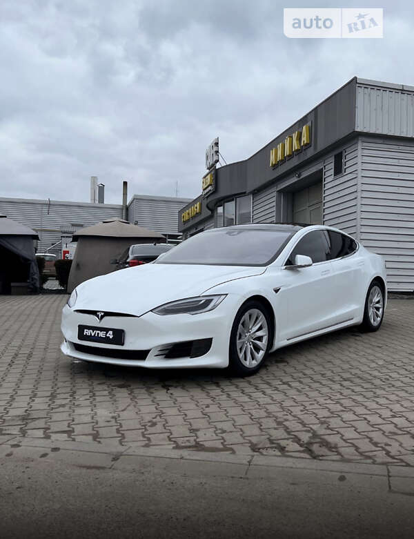 Tesla Model s (2016)