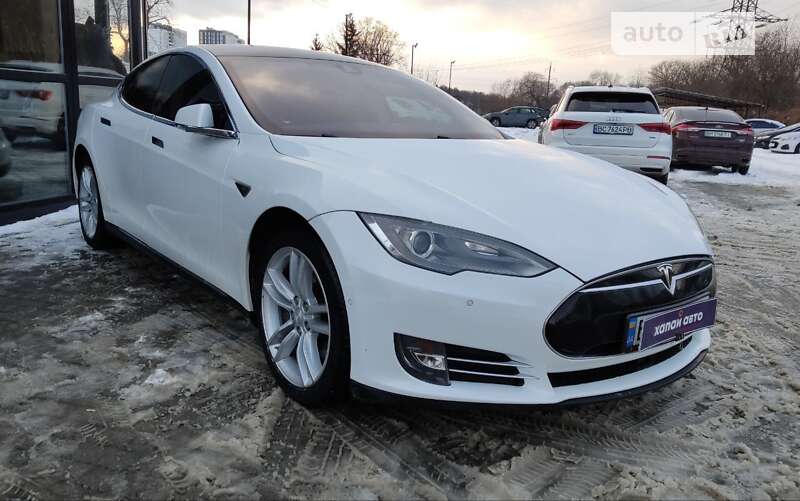 Tesla Model s (2014)