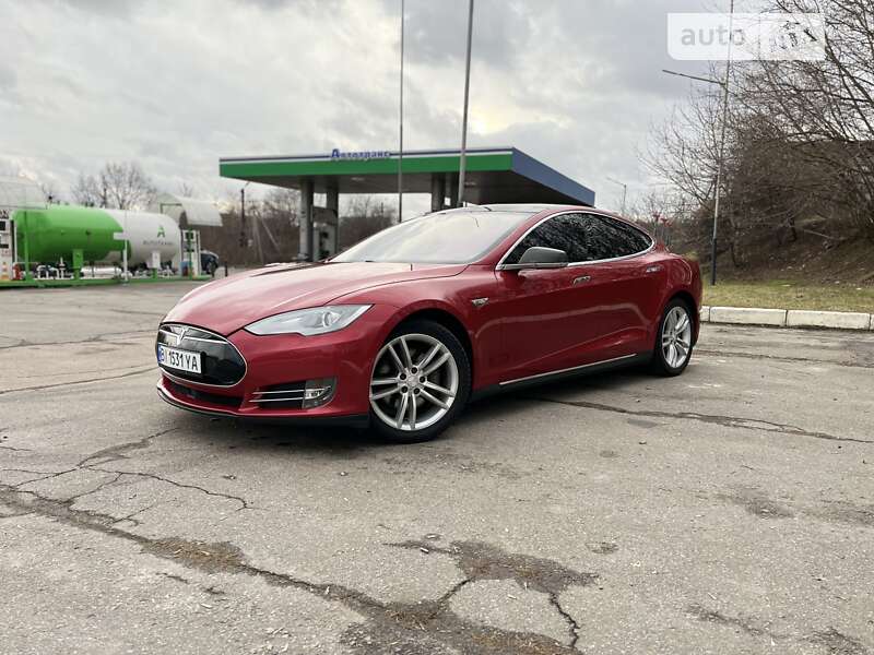 Tesla Model s (2014)