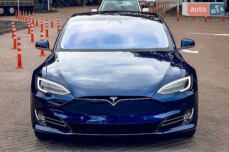 Tesla Model s (2017)