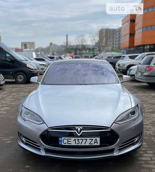 Tesla Model s (2015)