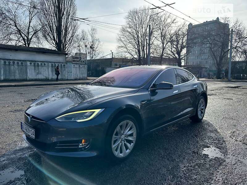 Tesla Model s (2018)