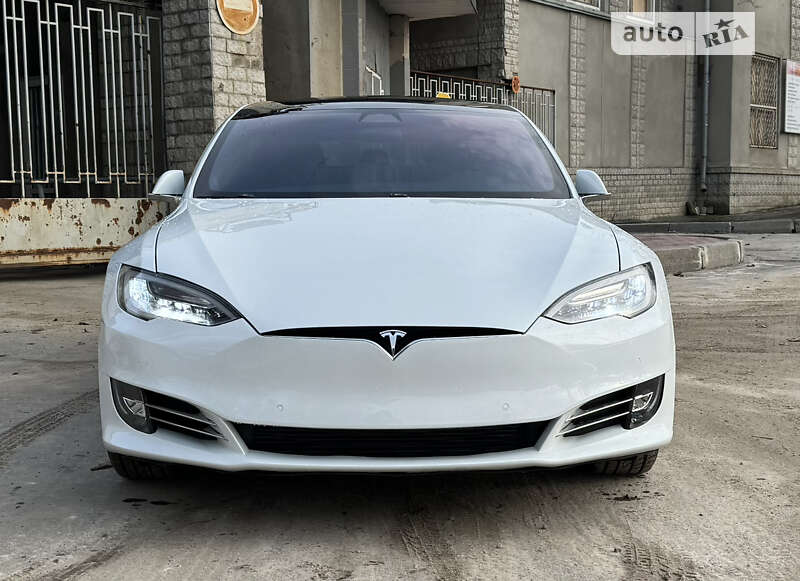 Tesla Model s (2018)