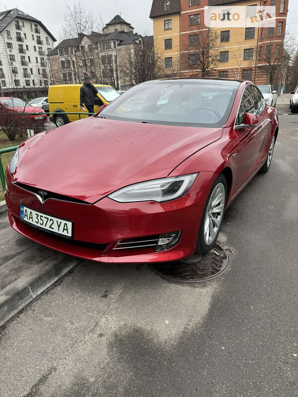 Tesla Model s (2017)