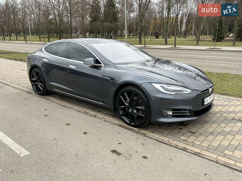 Tesla Model s (2018)
