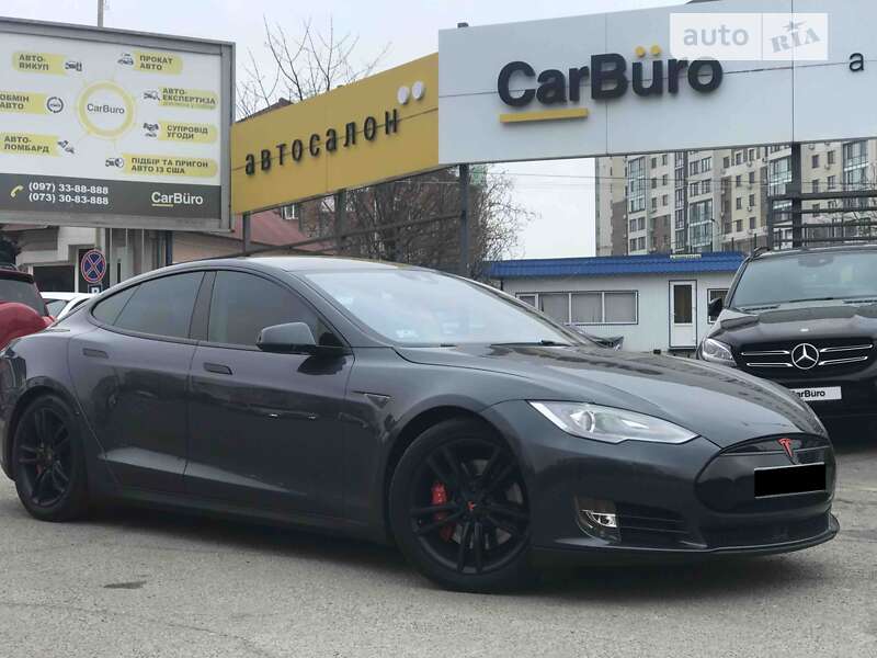 Tesla Model s (2015)