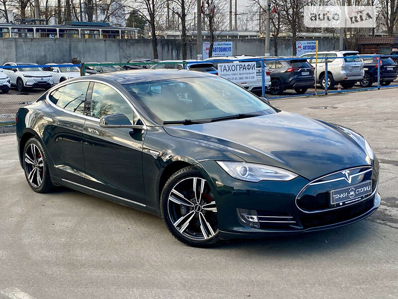 Tesla Model s (2013)