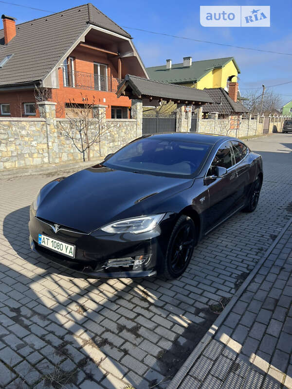Tesla Model s (2018)