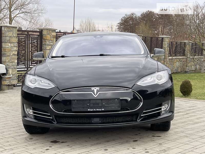 Tesla Model s (2015)