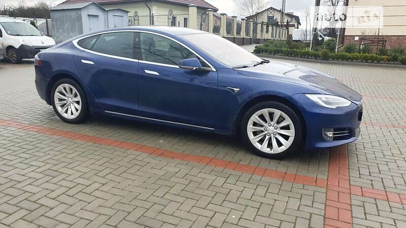 Tesla Model s (2017)
