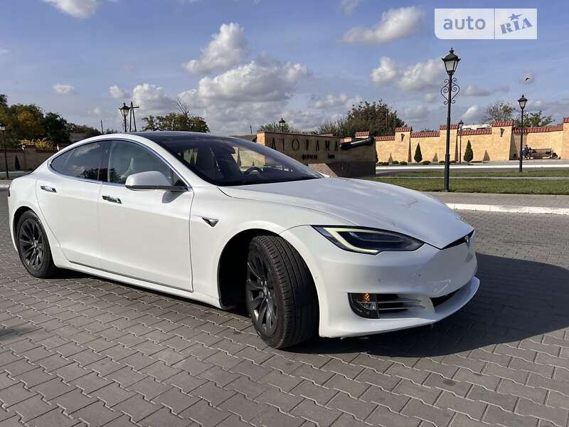 Tesla Model s (2017)
